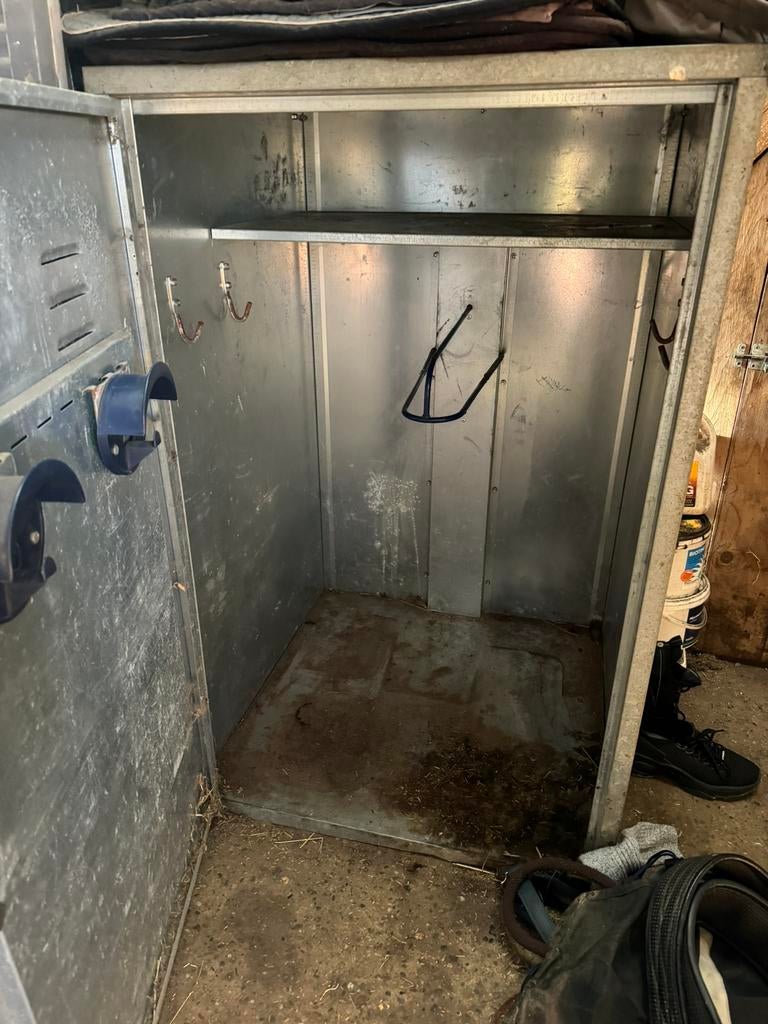 Zadelkast Staal, Ophalen, Zo goed als nieuw