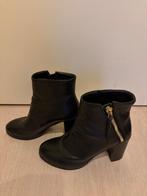 Enkellaarsjes IZGSt op hoge blokhak maat 40, Kleding | Dames, Schoenen, Ophalen, Zwart, Lage of Enkellaarzen, Zo goed als nieuw