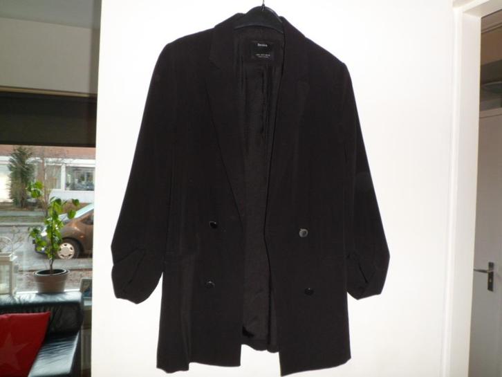 Zwarte blazer maat S, merk Bershka, Kleding | Dames, Jasjes, Kostuums en Pakken, Zo goed als nieuw, Maat 36 (S), Zwart, Ophalen of Verzenden