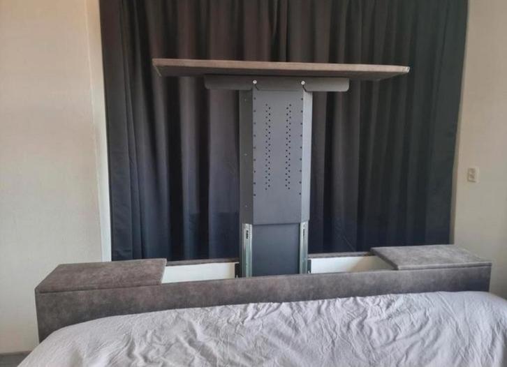 Bed tv lift Continental + tv lift Preston, Huis en Inrichting, Slaapkamer | Complete slaapkamers, Zo goed als nieuw, Ophalen