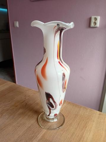 Mooie vaas, 24 cm hoog, doorsnee 8.5 cm beschikbaar voor biedingen