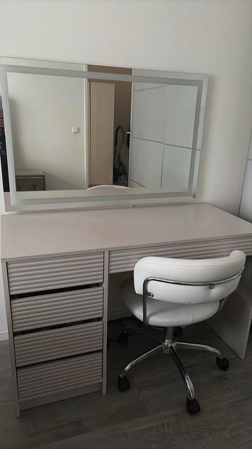 Make up tafel met lichtgevende spiegel + bureau stoel
