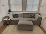 Grijze bank met hocker (merk Zuiver), Huis en Inrichting, Banken | Bankstellen, Ophalen, 250 tot 300 cm, Gebruikt, 100 tot 125 cm