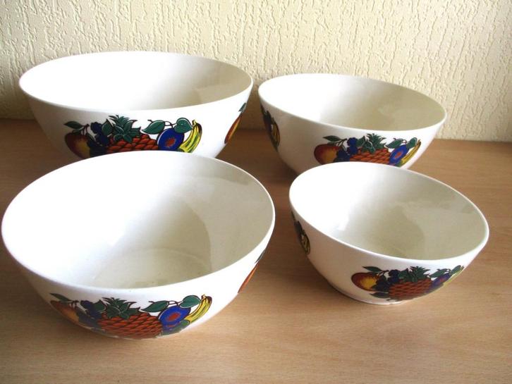 Set van 4 schalen - kommen ISA 2 GDR, Antiek en Kunst, Antiek | Keramiek en Aardewerk, Ophalen of Verzenden