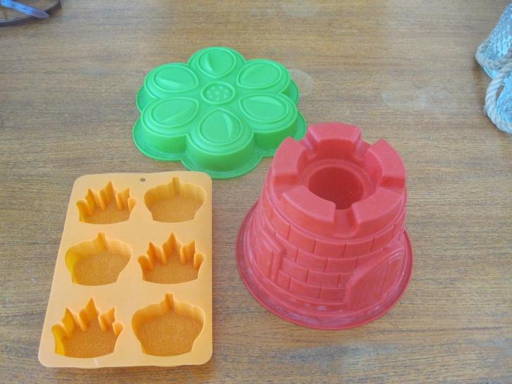 Taartvorm: bloem,kasteel,kroontjes, tulband, Hobby en Vrije tijd, Taarten en Cupcakes maken, Zo goed als nieuw, Bakvorm, Taarten