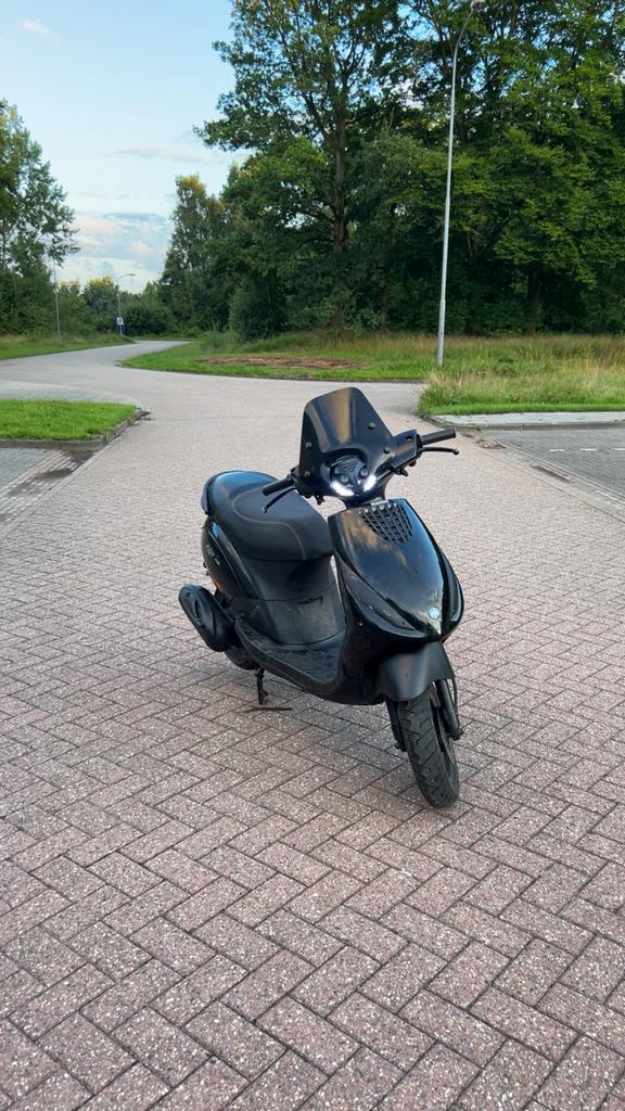 Piaggio zip 80cc 4t, Fietsen en Brommers, Brommers | Tuning en Styling, Zo goed als nieuw, Ophalen