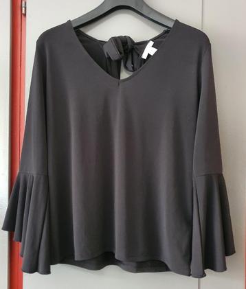 Zwarte Top Maat M vlindermouwen AMISU beschikbaar voor biedingen