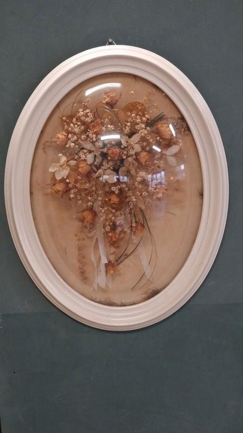 2038 witte bollijst met trouwboeket 13x47x37, Antiek en Kunst, Antiek | Woonaccessoires, Ophalen of Verzenden