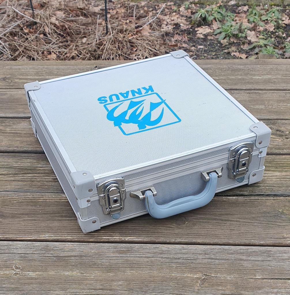 Knaus koffer 1e hulp, Caravans en Kamperen, Ophalen, Zo goed als nieuw