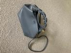 Ganni Bou bag smal grijs, Sieraden, Tassen en Uiterlijk, Tassen | Damestassen, Verzenden, Zo goed als nieuw, Grijs, Handtas