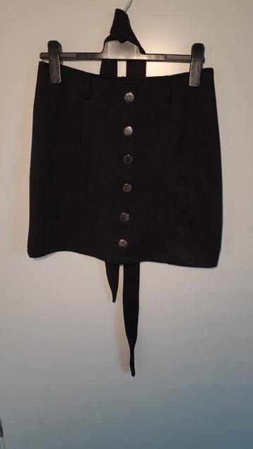 Rok, zwart beschikbaar voor biedingen