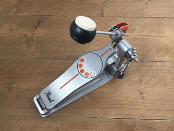 Pearl P930 basspedal ( bass drum pedaal )   beschikbaar voor biedingen