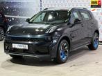 Lynk & Co 01 1.5 PANO/CAMERA/AUTO-PILOT/MEMORY/APPLE-CARPLAY, Gebruikt, Zwart, 143 pk, Met garantie (alle)