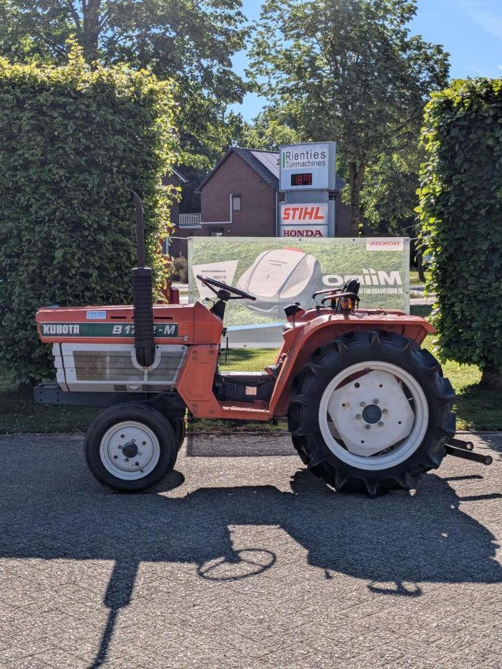 Kubota B1702-M mini tractor / compacttractor, Tuin en Terras, Zitmaaiers, Gebruikt, Elektrische starter, Versnellingen, Ophalen