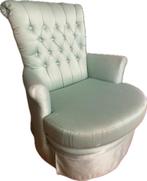 Vintage fauteuil – lichtgroen, elegante capitonné rugleuning, Ophalen, Zo goed als nieuw, 50 tot 75 cm
