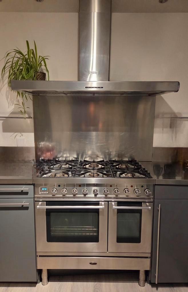 Boretti gasfornuis 6 pitten 2 ovens en afzuigkap, Witgoed en Apparatuur, Fornuizen, Gebruikt, Vrijstaand, Gas, 5 kookzones of meer