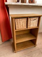 Klein houten kastje met twee rotan mandjes., Ophalen, Gebruikt, Hout, Minder dan 45 cm