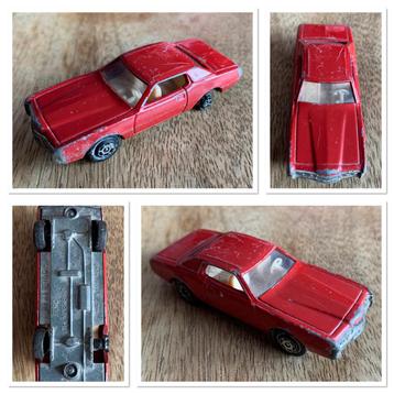 Ford ThunderBird (Yatming) beschikbaar voor biedingen