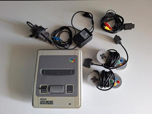 Super Nintendo met 25 games, converter en game genie., Spelcomputers en Games, Spelcomputers | Nintendo Super NES, Gebruikt, Met 2 controllers