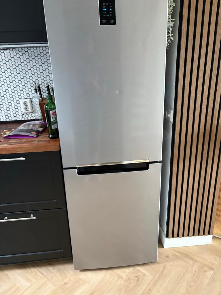 Samsung Koelkast - 5 jaar oud, werkt perfect!, Witgoed en Apparatuur, Koelkasten en IJskasten, Ophalen, Gebruikt, 200 liter of meer