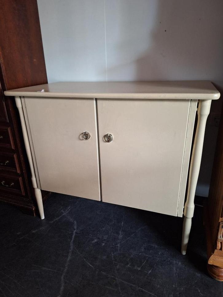 Leuk brocante kastje op hoge pootjes, Antiek en Kunst, Curiosa en Brocante, Ophalen