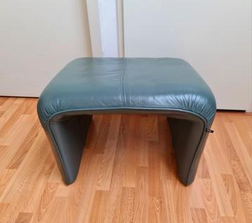 Vintage poef hocker voetenbank merk Gealux oud groen leer  
 beschikbaar voor biedingen