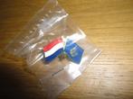 Speldje - pin Nederlandse vlag + vlag met politielogo, Verzamelen, Speldjes, Pins en Buttons, Nieuw, Ophalen of Verzenden, Speldje of Pin