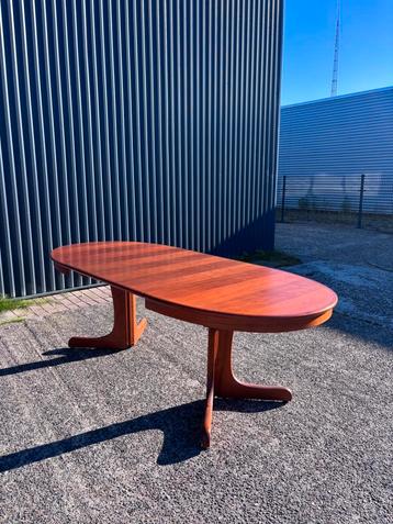 Vintage eettafel uitschuifbaar ovaal beschikbaar voor biedingen