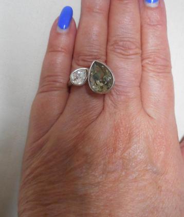 Zilveren Zinzi ring met stenen maat 19 nr.116 beschikbaar voor biedingen