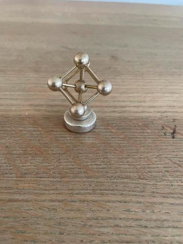 Vintage miniatuur Atomium sculptuur beschikbaar voor biedingen