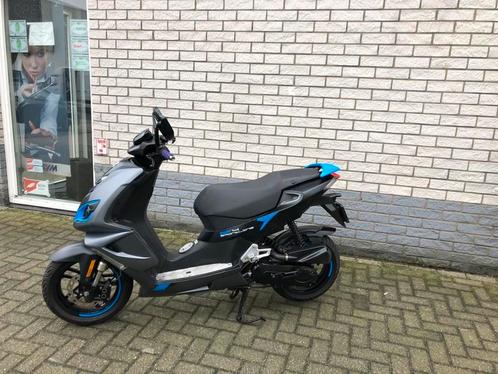 GAVE PEUGEOT SPEEDFIGHT 4 45KM BROM GREY BLACK BJ2020 7000KM, Fietsen en Brommers, Brommers | Peugeot