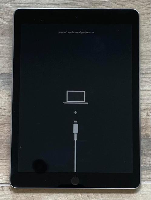 Niet werkende iPad A 1893 WIFI 6e generatie, Computers en Software, Apple iPads, Niet werkend, Apple iPad, 10 inch, 32 GB, Ophalen of Verzenden