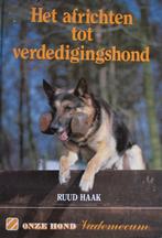 Ruud Haak: Het africhten tot verdedigingshond, Ophalen of Verzenden, Zo goed als nieuw, Honden