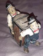 Laurel en Hardy spaarpot; hilarische scène met kist. 1972., Antiek en Kunst, Ophalen of Verzenden