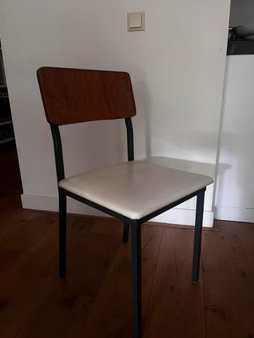 Vintage stoel leren bekleding beschikbaar voor biedingen