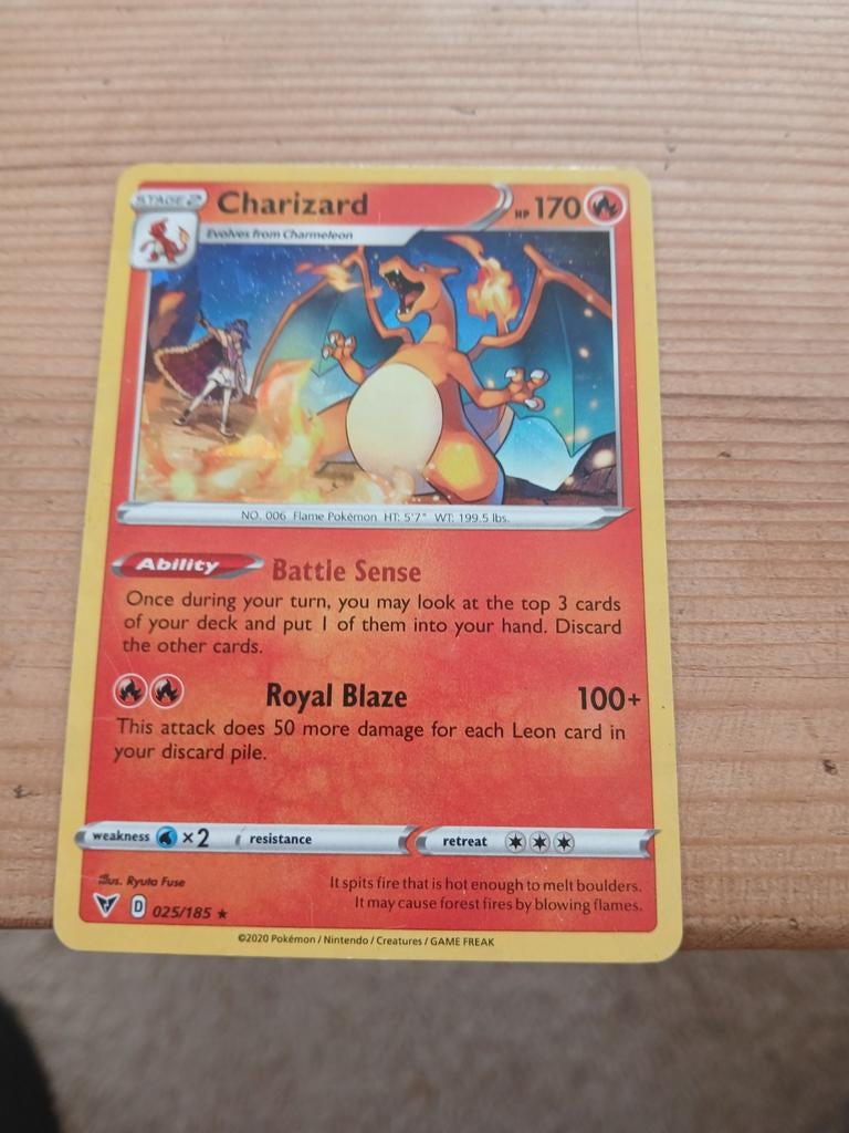 Charizard - Vivid Voltage 025/185, Ophalen of Verzenden, Zo goed als nieuw, Losse kaart