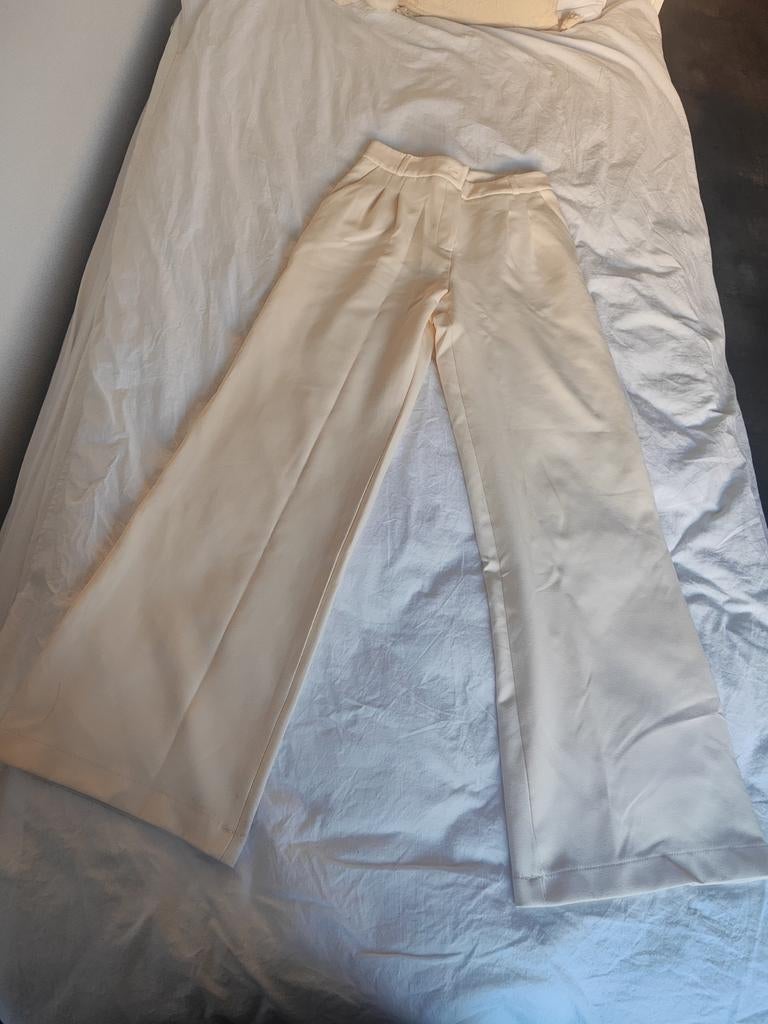 Crèmekleurige flared broek 36 size, Beige, Ophalen of Verzenden, Maat 36 (S), Lang