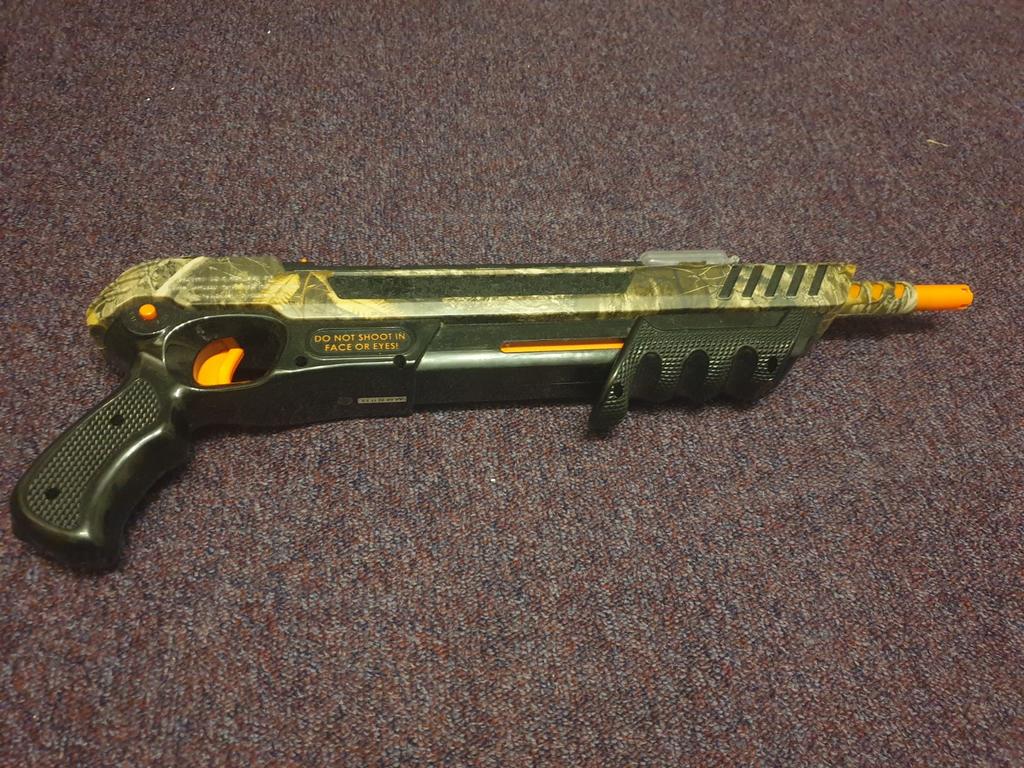 Salt gun voor vliegen, Ophalen, Zo goed als nieuw