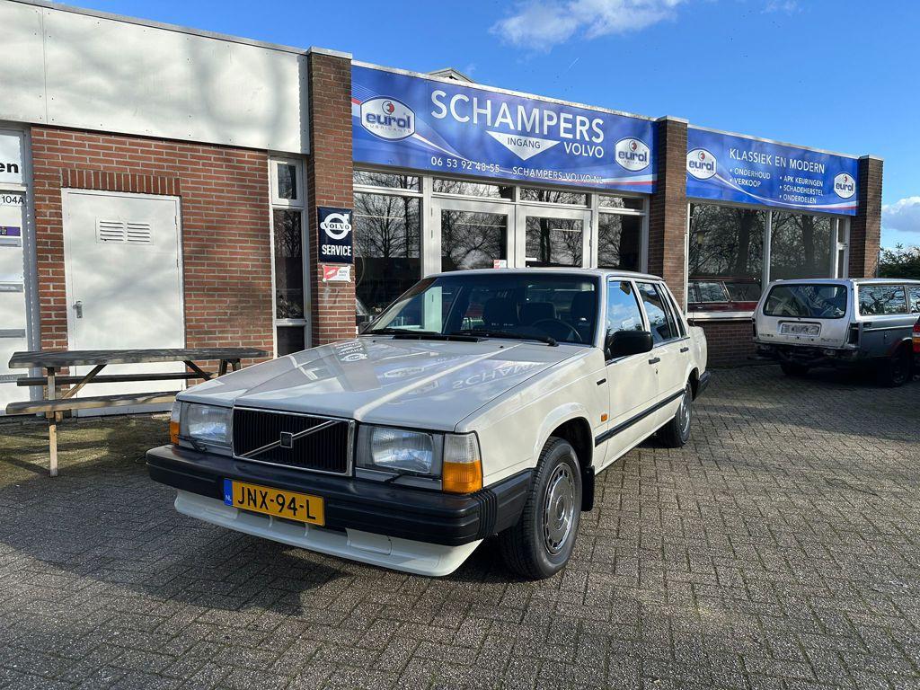 Volvo 740 2.3 GL, Auto's, Volvo, Gebruikt, Zwart, 4 cilinders, Wit