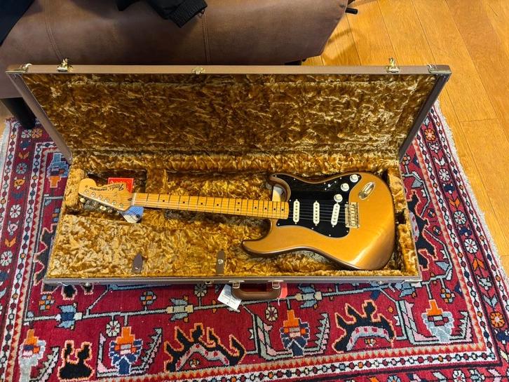 Fender Stratocaster Bruno Mars signature (USA), Muziek en Instrumenten, Snaarinstrumenten | Gitaren | Elektrisch, Zo goed als nieuw