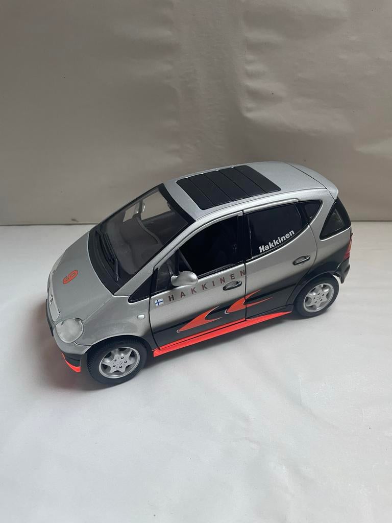 2 Mercedes A Klasse Modellen 1:18, Hobby en Vrije tijd, Modelauto's | 1:18, Ophalen of Verzenden, Nieuw, Auto, Overige merken