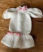 Antiek gehaakt jurkje wit met roze lint plus kledinghanger, Ophalen of Verzenden, Zo goed als nieuw