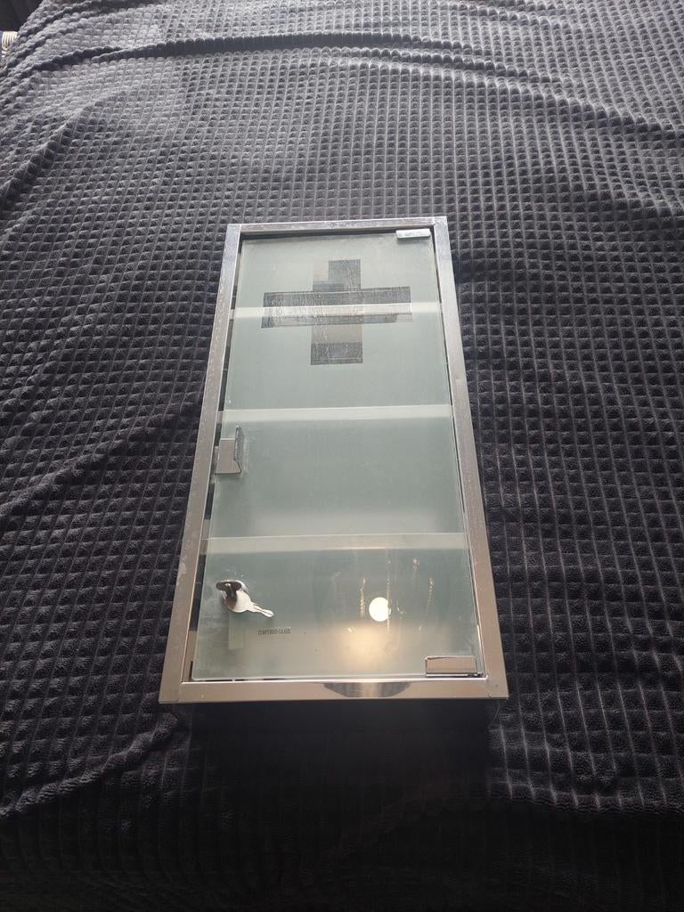 medicijn kastje, Ophalen