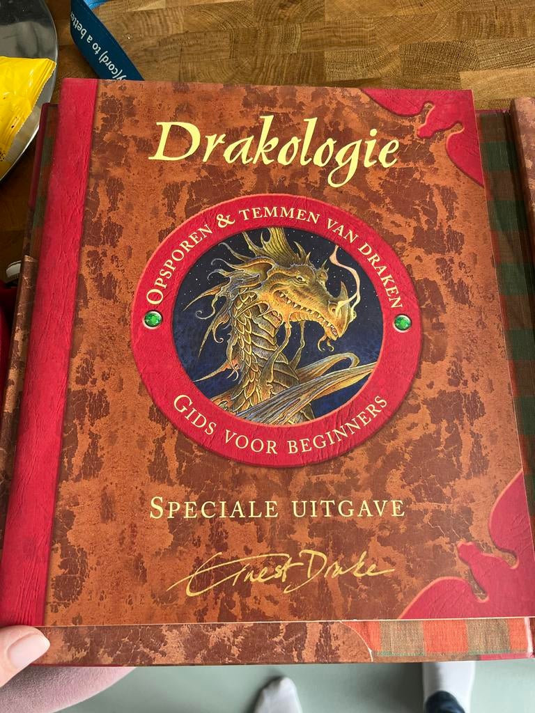 Drakologie: Opsporen & Temmen van Draken - Speciale Uitgave, Ophalen of Verzenden, Zo goed als nieuw