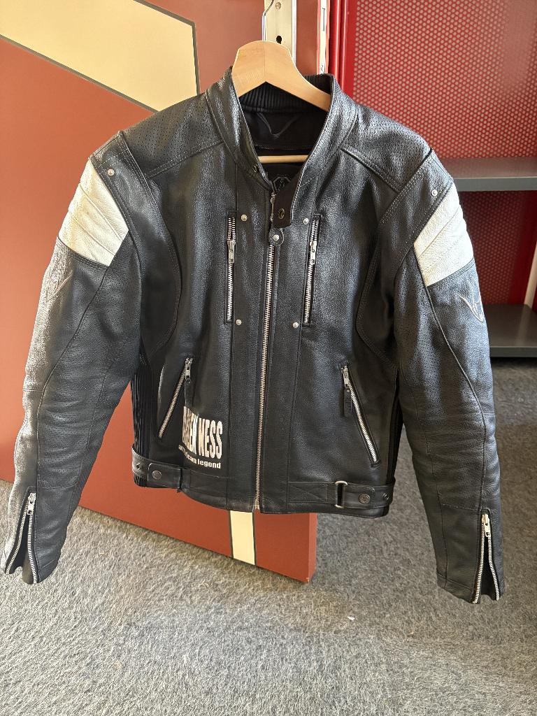 Leren motorjas maat 52 Arien Ness en leren motorbroek Rev'it, Ophalen, Tweedehands, Overige typen, REV'IT!
