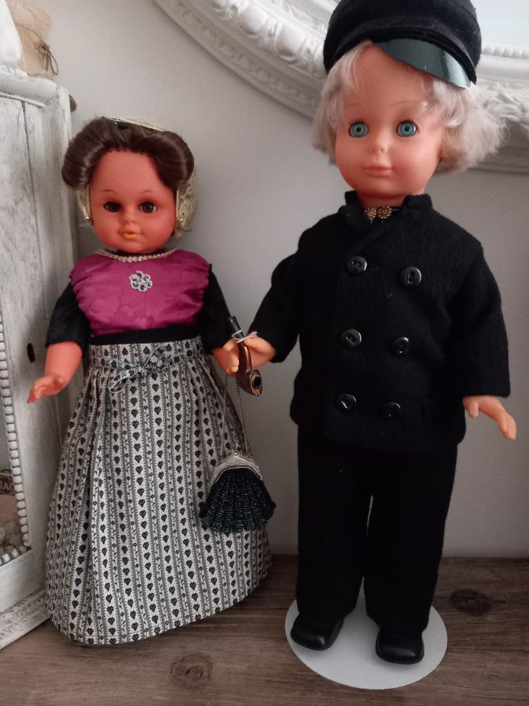 2 prachtige vintage klederdracht poppen Walcheren Zeeland., Ophalen of Verzenden, Zo goed als nieuw, Pop