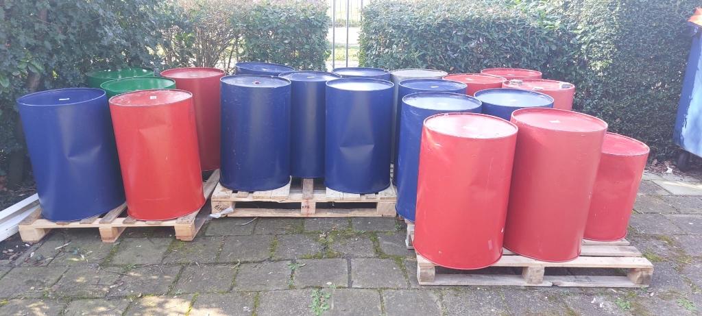 Vlamvertragende prullenbakken metaal, Ophalen, Gebruikt, 50 tot 75 cm, Metaal