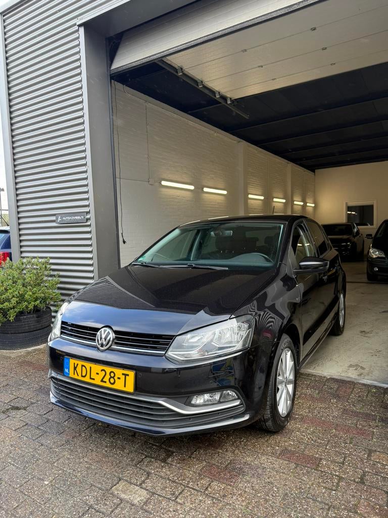 Volkswagen Polo 1.0 Lounge Zwart 5D 2015 Garantie|Clima|Pdc|, Auto's, Volkswagen, Bedrijf, Polo, Airbags, Airconditioning, Bluetooth