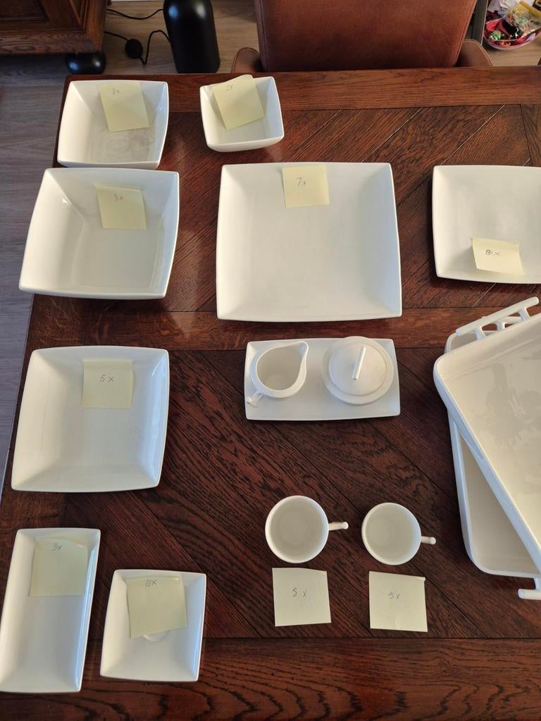 Servies yong, Huis en Inrichting, Keuken | Servies, Ophalen of Verzenden, Porselein, Overige stijlen, Bord(en)