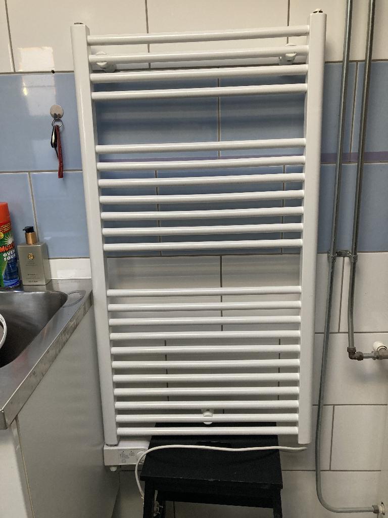 Plieger elektrische badkamer radiator, Ophalen, Radiator, Zo goed als nieuw, 60 tot 150 cm